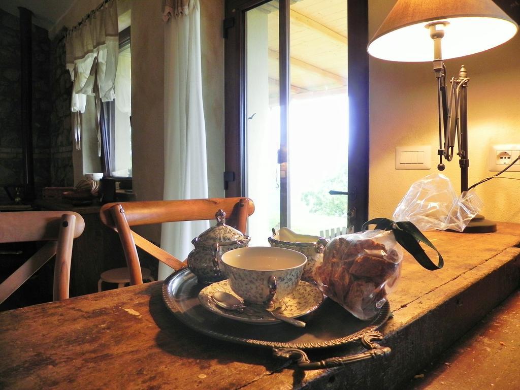 Semproniano Agriturismo Sugheretello מראה חיצוני תמונה