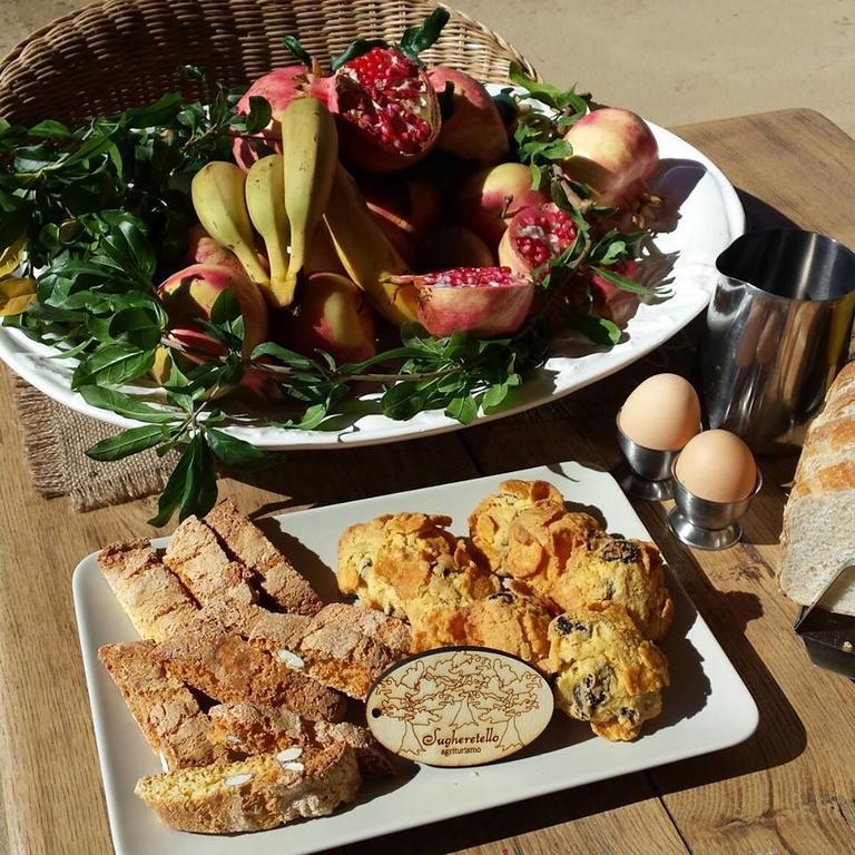 Semproniano Agriturismo Sugheretello מראה חיצוני תמונה