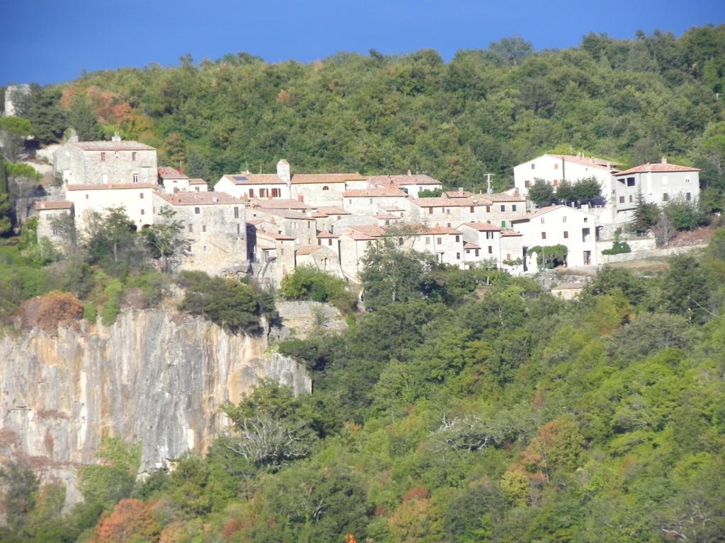 Semproniano Agriturismo Sugheretello מראה חיצוני תמונה