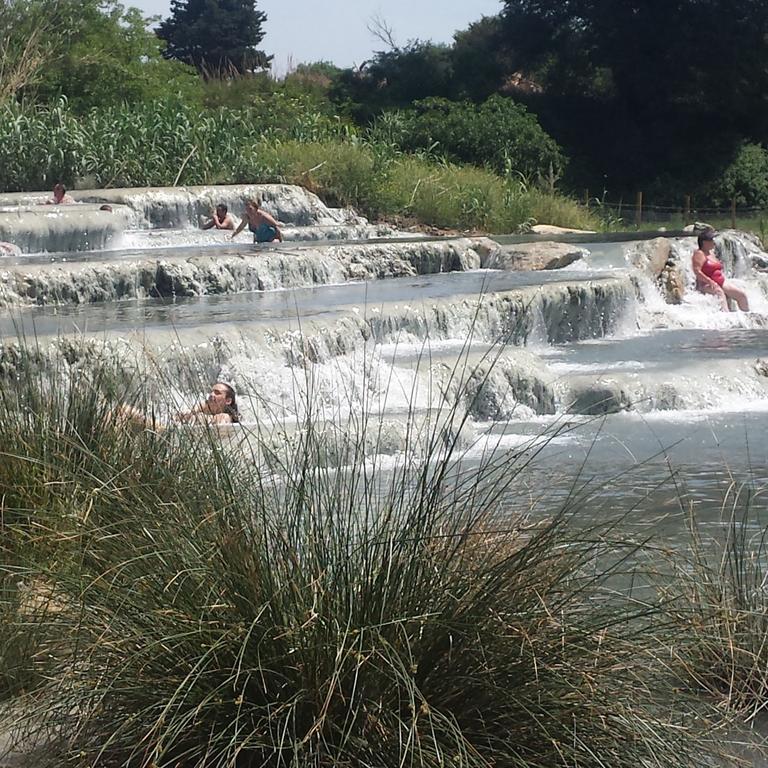 Semproniano Agriturismo Sugheretello מראה חיצוני תמונה