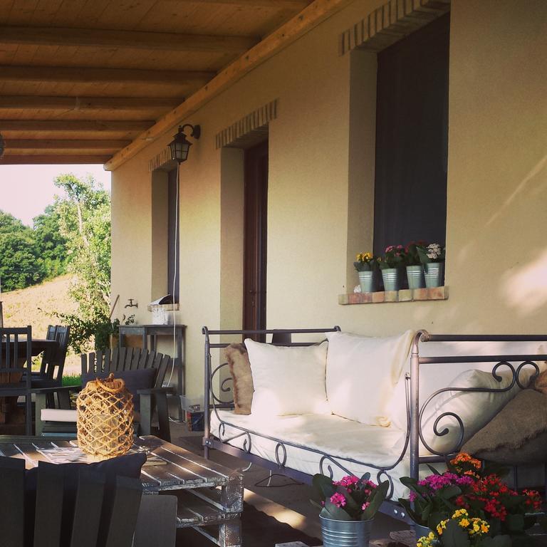 Semproniano Agriturismo Sugheretello מראה חיצוני תמונה
